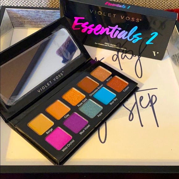 Violet Voss Other - Violet Voss ESSENTIALS 2 EyeShadow Palette